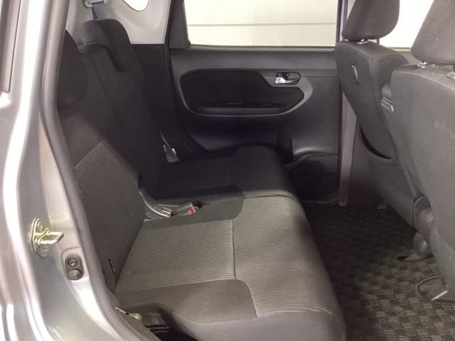 後席も余裕の広さ！ゆったりくつろげます！！