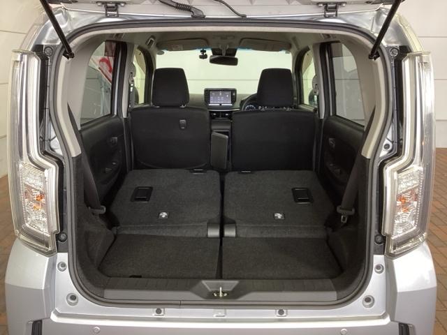 リアシートを倒すと、ラゲッジスペースを広くお使いいただけます！