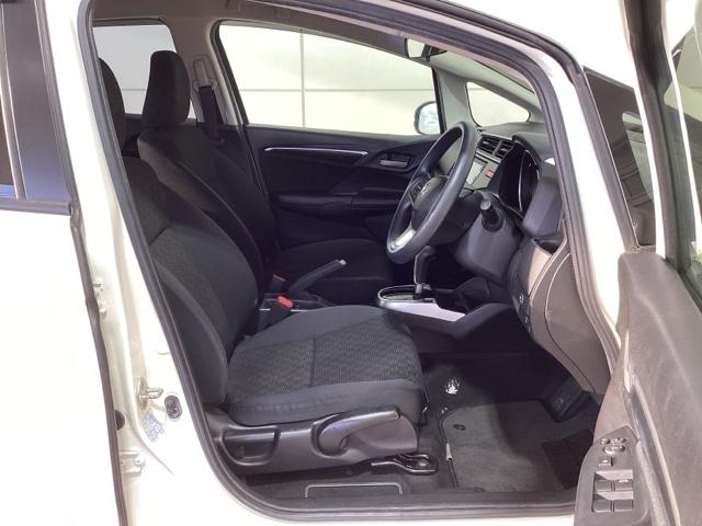 程よい硬さとホールド性が高くロングドライブも疲れにくいシートです。