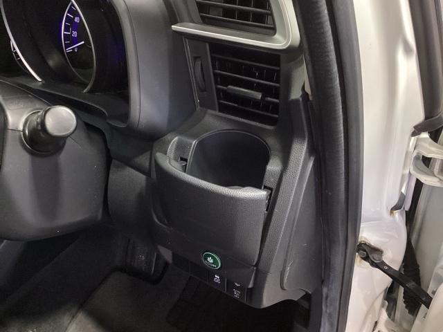 専門業者にて内外装のクリーニングを実施しております！