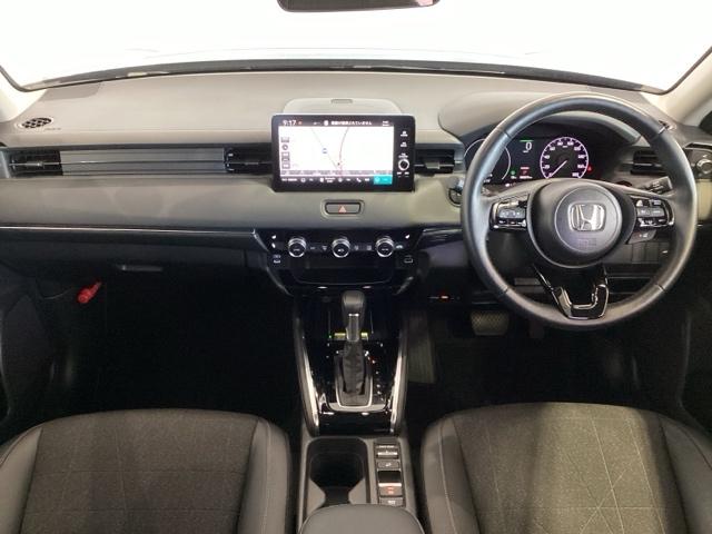 ヴェゼル ｅ：ＨＥＶＺ　デモカー　最長５年保証　ワンオ－ナ－　純正ナビ　ＴＶ　Ｒカメラ　ＢＴオ－ディオ　ＥＴＣ　ＬＥＤライト　ＶＳＡ　シ－トヒ－タ－　クルコン　アルミ　スマ－トキ－　盗難防止装置　整備記録簿　ＡＡＣ（8枚目）