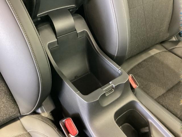 ヴェゼル ｅ：ＨＥＶＺ　デモカー　最長５年保証　ワンオ－ナ－　純正ナビ　ＴＶ　Ｒカメラ　ＢＴオ－ディオ　ＥＴＣ　ＬＥＤライト　ＶＳＡ　シ－トヒ－タ－　クルコン　アルミ　スマ－トキ－　盗難防止装置　整備記録簿　ＡＡＣ（28枚目）