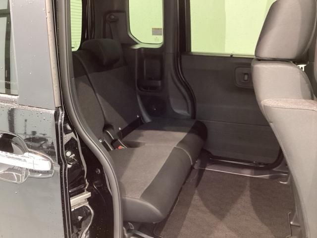 N-BOXカスタム ベースグレード H SENSING 新車保証 試乗車 ワンオ-ナ- ナビVXM-245ZFEi TV Rカメラ BTオ-ディオ シ-トヒ-タ- ETC LEDライト VSA ドラレコ アルミ スマ-トキ- スペアキ-(18枚目)