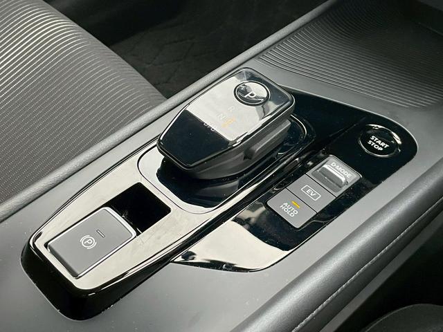 ノート Ｘ　ＦＯＵＲ　純正９インチナビ／デジタルインナーミラー／ＥＴＣ／フルセグＴＶ／ドラレコ／ステアリングヒーター／シートヒーター（12枚目）