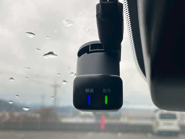 ノート Ｘ　ＦＯＵＲ　純正９インチナビ／デジタルインナーミラー／ＥＴＣ／フルセグＴＶ／ドラレコ／ステアリングヒーター／シートヒーター（14枚目）