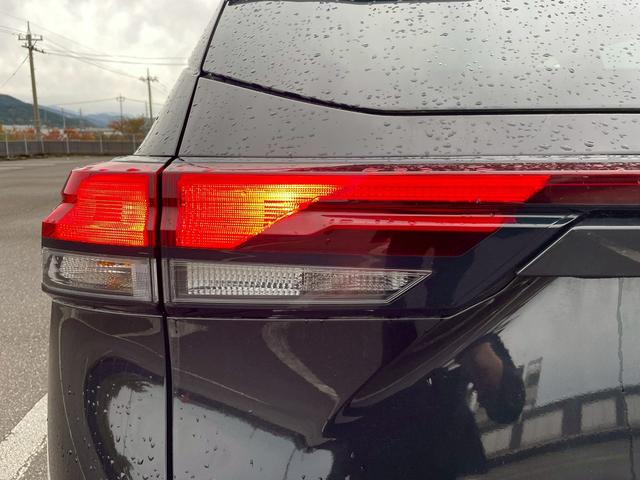 ノート Ｘ　ＦＯＵＲ　純正９インチナビ／デジタルインナーミラー／ＥＴＣ／フルセグＴＶ／ドラレコ／ステアリングヒーター／シートヒーター（31枚目）