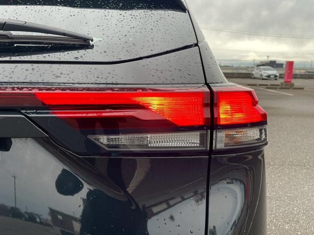 ノート Ｘ　ＦＯＵＲ　純正９インチナビ／デジタルインナーミラー／ＥＴＣ／フルセグＴＶ／ドラレコ／ステアリングヒーター／シートヒーター（32枚目）