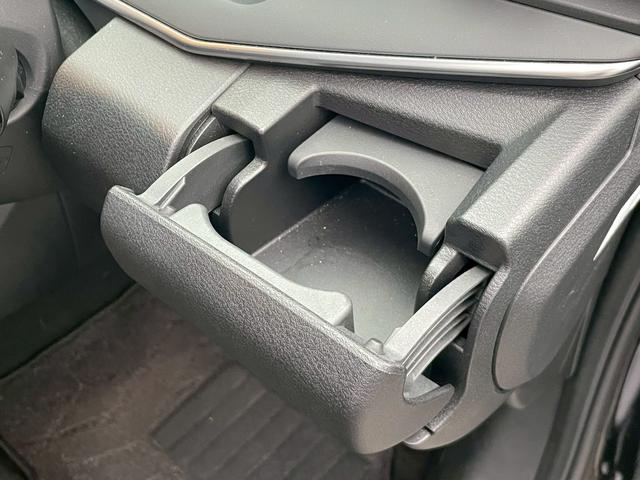 ノート Ｘ　ＦＯＵＲ　純正９インチナビ／デジタルインナーミラー／ＥＴＣ／フルセグＴＶ／ドラレコ／ステアリングヒーター／シートヒーター（57枚目）