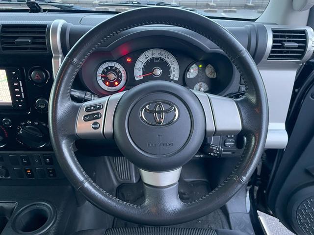 ＦＪクルーザー ブラックカラーパッケージ　ナビ／Ｂカメラ／ＥＴＣ／ドラレコ／コーナーセンサー／フルセグＴＶ（7枚目）