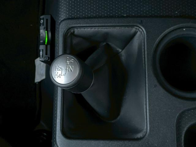 ＦＪクルーザー ブラックカラーパッケージ　ナビ／Ｂカメラ／ＥＴＣ／ドラレコ／コーナーセンサー／フルセグＴＶ（13枚目）