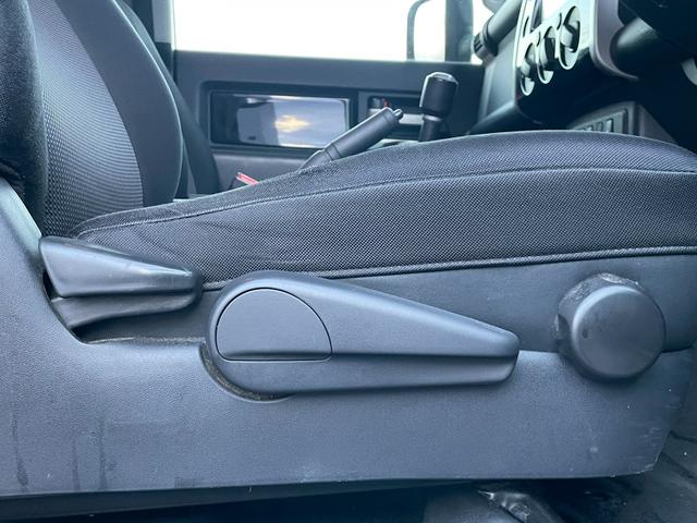 ＦＪクルーザー ブラックカラーパッケージ　ナビ／Ｂカメラ／ＥＴＣ／ドラレコ／コーナーセンサー／フルセグＴＶ（27枚目）