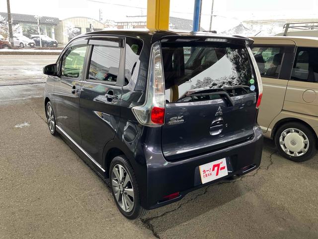 ｅＫカスタム Ｔ　４ＷＤ　ＥＴＣ　バックカメラ　ナビ　ＴＶ　オートライト　ＨＩＤ　スマートキー　電動格納ミラー　シートヒーター　ベンチシート　ＣＶＴ　盗難防止システム　ＡＢＳ　ＣＤ　ＵＳＢ　ミュージックプレイヤー接続可（11枚目）