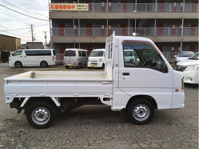 サンバートラック ＴＢ　４ＷＤ　５足マニュアル　エアコン　パワステ　運転席エアバック（4枚目）