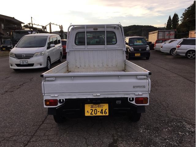 サンバートラック ＴＢ　４ＷＤ　５足マニュアル　エアコン　パワステ　運転席エアバック（6枚目）