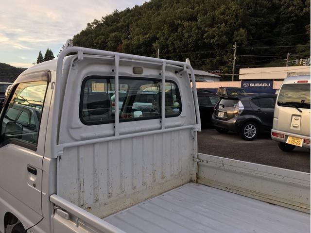 サンバートラック ＴＢ　４ＷＤ　５足マニュアル　エアコン　パワステ　運転席エアバック（9枚目）