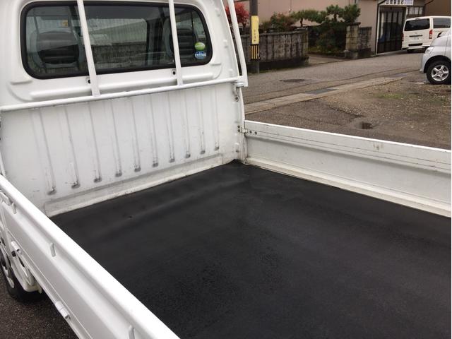 サンバートラック ＴＢ　４ＷＤ　５速マニュアル　エアコン　パワステ　運転席エアバック（9枚目）