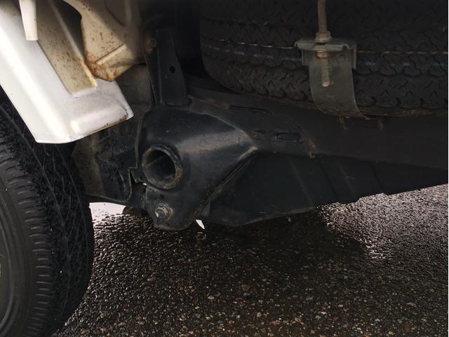 サンバートラック ＴＢ　４ＷＤ　５速マニュアル　エアコン　パワステ　運転席エアバック（13枚目）