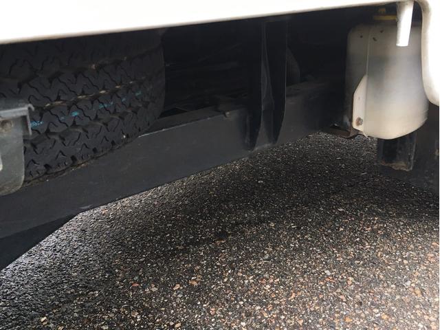 サンバートラック ＴＢ　４ＷＤ　５速マニュアル　エアコン　パワステ　運転席エアバック（14枚目）