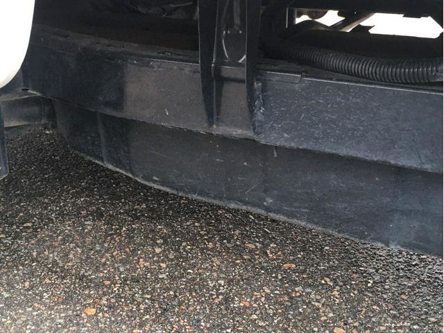 サンバートラック ＴＢ　４ＷＤ　５速マニュアル　エアコン　パワステ　運転席エアバック（15枚目）