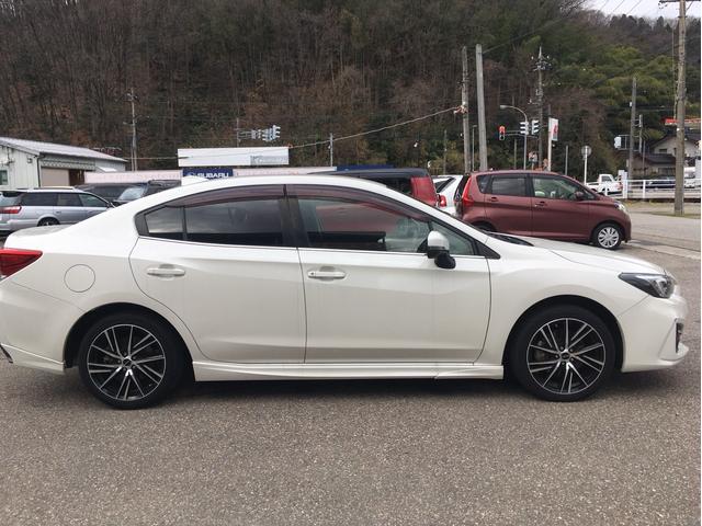 インプレッサＧ４ ２．０ｉ－Ｓアイサイト　４ＷＤ　メモリーナビ　フルセグ　バックカメラ　スマートキー　アルミホイール　ＬＥＤヘッドライト　パワーシート　運転席・助手席・サイドエアバック　ＡＢＳ　横滑り防止装置　盗難防止システム（4枚目）