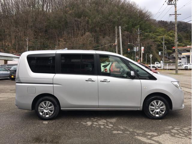 セレナ ２０Ｓ　４ＷＤ　純正ナビ　地デジＴＶ　バックカメラ　ドライブレコーダー　ＥＴＣ　キーレスエントリー　両側スライドドア　運転席・助手席エアバック　ＡＢＳ（4枚目）