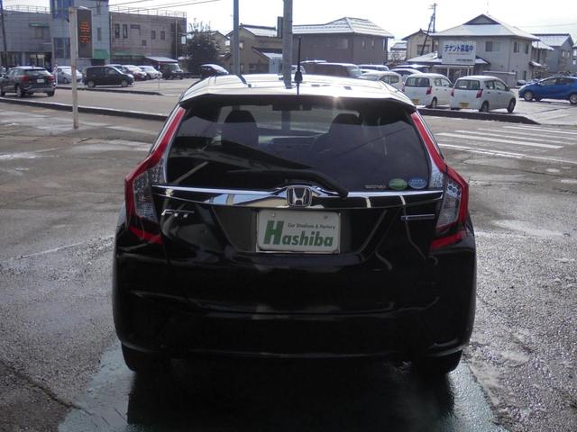 フィットハイブリッド Ｆパッケージ　☆　フル装備　☆　ＡＢＳ　☆　純正ナビ　☆　フルセグ　☆　バックカメラ　☆　ＬＥＤライト　☆　ＥＴＣ　☆　社外アルミ　☆（8枚目）