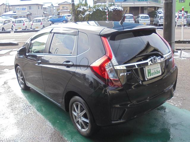 フィットハイブリッド Ｆパッケージ　☆　フル装備　☆　ＡＢＳ　☆　純正ナビ　☆　フルセグ　☆　バックカメラ　☆　ＬＥＤライト　☆　ＥＴＣ　☆　社外アルミ　☆（9枚目）