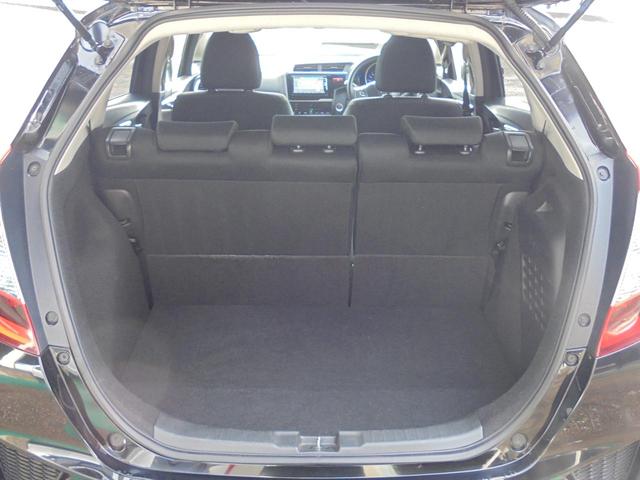 フィットハイブリッド Ｆパッケージ　☆　フル装備　☆　ＡＢＳ　☆　純正ナビ　☆　フルセグ　☆　バックカメラ　☆　ＬＥＤライト　☆　ＥＴＣ　☆　社外アルミ　☆（11枚目）