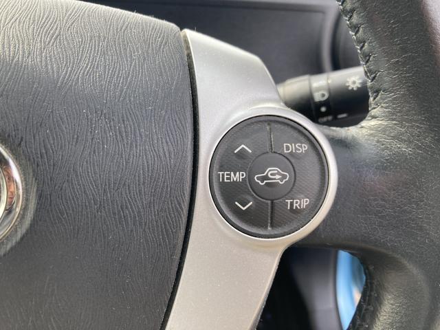 自ら操るハンドル！ドライバーの生命線です。目線を大きくそらすことなくボタンの操作を行うことができるので、安全にも配慮できますね。