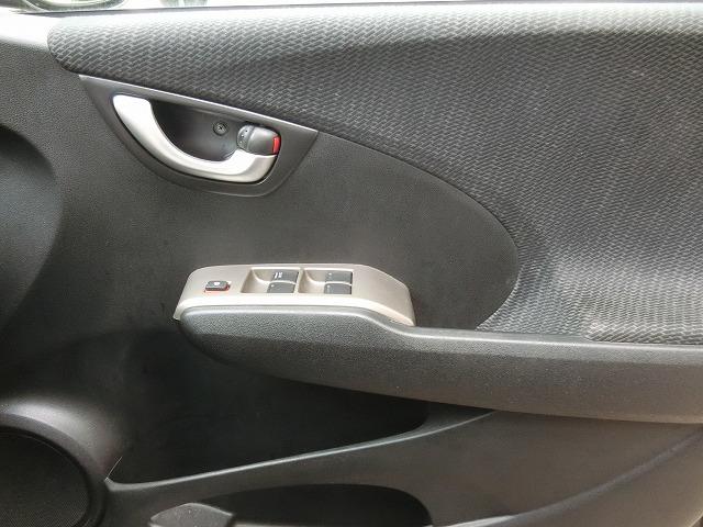 ハイブリッド・10thアニバーサリー 特別仕様車 地デジナビTV HIDヘッドランプ 走行33626KM スマートキー クルーズコントロール(16枚目)