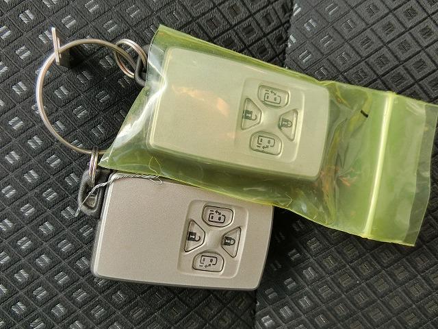 プラタナリミテッド 特別仕様車 地デジナビTV カラーバックカメラ 両側電動スライドドア HIDヘッドランプ 後席モニター(16枚目)