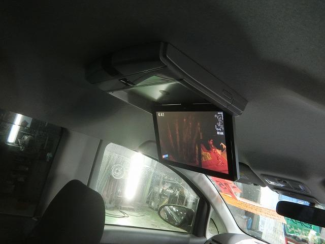 アイシス プラタナ　Ｖセレクション　両側電動ドア　後席モニター　ＨＩＤ　７人乗　地デジフルセグナビＴＶ　バックカメラ　両側電動スライドドア　ＨＩＤヘッドランプ　４ボイスコーナーセンサー　プッシュスタート　純正１６インチアルミ　オートエアコン　アルパイン製後席モニター（13枚目）