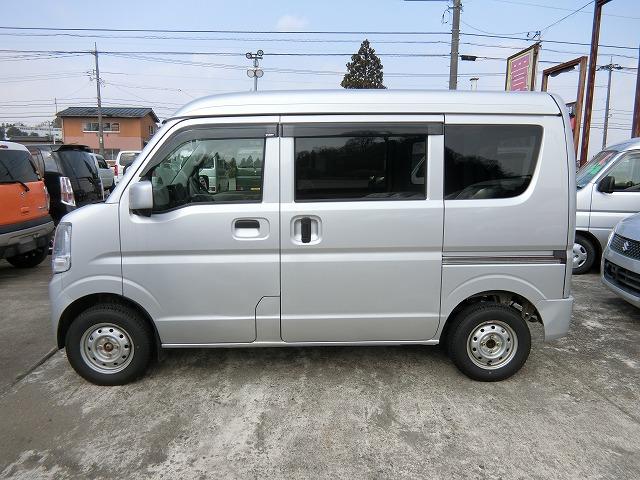 エブリイ ＰＣ　セーフティサポート装着車　切替式４ＷＤ　ハイルーフ　５速ギア　走行５１３９０ＫＭ　ＣＤチューナー　キーレスキー（3枚目）
