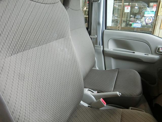 エブリイ ＰＣ　セーフティサポート装着車　切替式４ＷＤ　ハイルーフ　５速ギア　走行５１３９０ＫＭ　ＣＤチューナー　キーレスキー（9枚目）