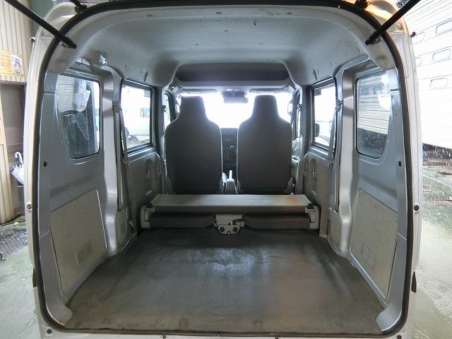 エブリイ ＰＣ　セーフティサポート装着車　切替式４ＷＤ　ハイルーフ　５速ギア　走行５１３９０ＫＭ　ＣＤチューナー　キーレスキー（23枚目）