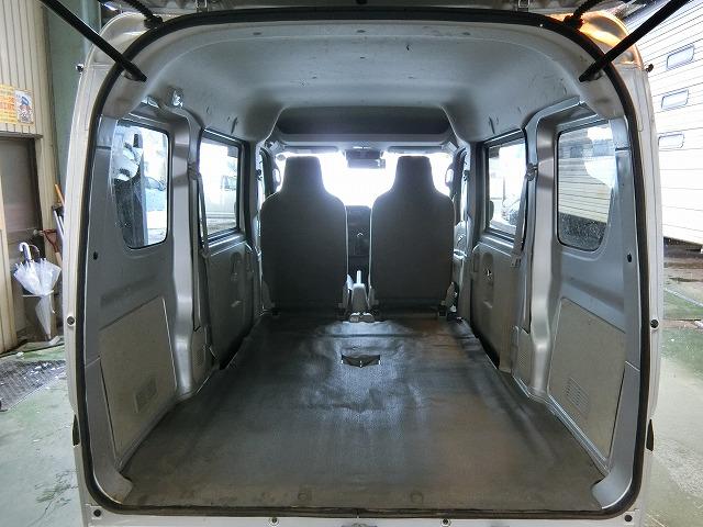 エブリイ ＰＣ　セーフティサポート装着車　切替式４ＷＤ　ハイルーフ　５速ギア　走行５１３９０ＫＭ　ＣＤチューナー　キーレスキー（24枚目）