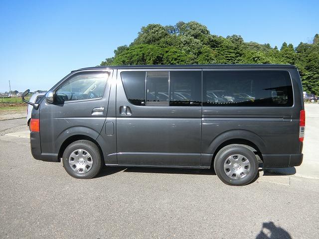 ハイエースバン ロングスーパーＧＬ　ディーゼルターボ４ＷＤ　新品ベッドキット　４ＷＤ　ディーゼル　ターボ　ロング　新品ベッドキット装着　両側スライドドア　地デジナビＴＶ　バックカメラ　キーレスキー　タイミングベルト交換済み　５人乗り　ベッドキット（3枚目）
