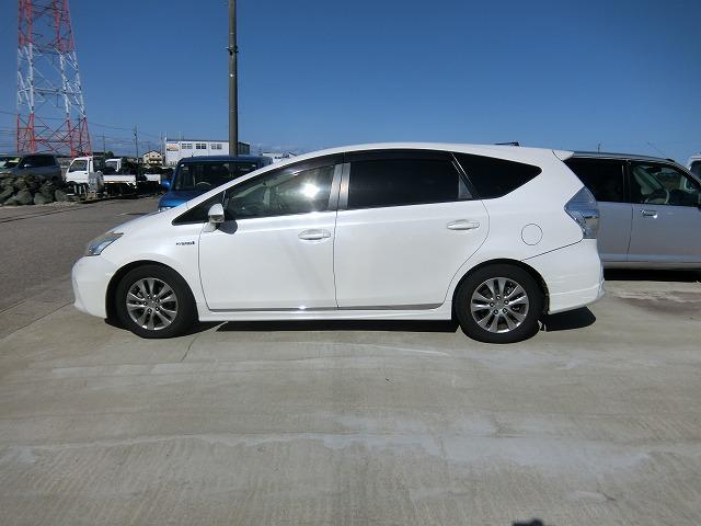 プリウスアルファ Ｇ　地デジフルセグナビＴＶカメラ　エンジンスターター　ｌＥＤ　地デジフルセグナビＴＶ　バックカメラ　純正エンジンスターター　クルーズコントロール　純正１６アルミ　　スマートキー　プッシュスタート　ビルトインＥＴＣ　ＬＥＤライト　サイドスポイラー　リアスポイラー（3枚目）