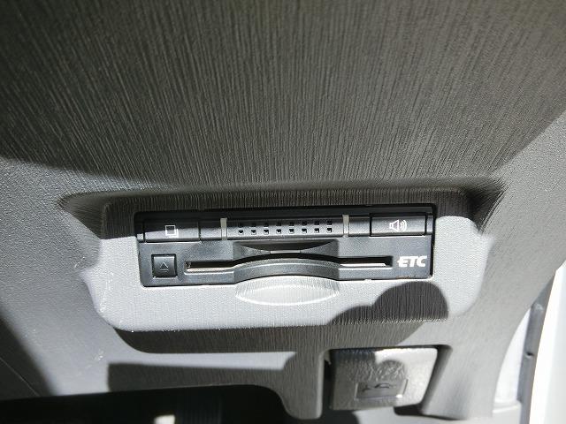 プリウスアルファ Ｇ　地デジフルセグナビＴＶカメラ　エンジンスターター　ｌＥＤ　地デジフルセグナビＴＶ　バックカメラ　純正エンジンスターター　クルーズコントロール　純正１６アルミ　　スマートキー　プッシュスタート　ビルトインＥＴＣ　ＬＥＤライト　サイドスポイラー　リアスポイラー（12枚目）