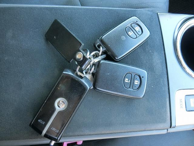 プリウスアルファ Ｇ　地デジフルセグナビＴＶカメラ　エンジンスターター　ｌＥＤ　地デジフルセグナビＴＶ　バックカメラ　純正エンジンスターター　クルーズコントロール　純正１６アルミ　　スマートキー　プッシュスタート　ビルトインＥＴＣ　ＬＥＤライト　サイドスポイラー　リアスポイラー（19枚目）