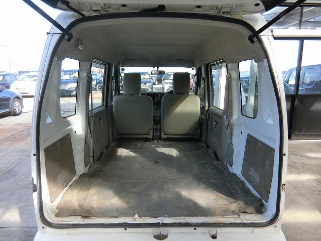 リアシート格納で大空間