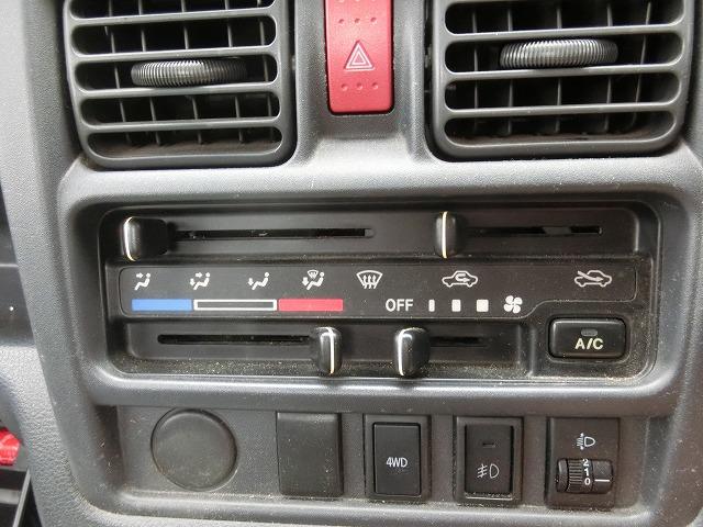 キャリイトラック ＫＸ　切替式４ＷＤ　オートマ　エアコン　パワステ　パワーウインドウ　エアバッグ　キーレスキー　ＣＤチューナー　三方開（9枚目）
