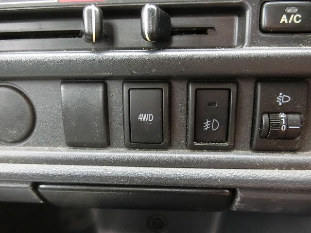 キャリイトラック ＫＸ　切替式４ＷＤ　オートマ　エアコン　パワステ　パワーウインドウ　エアバッグ　キーレスキー　ＣＤチューナー　三方開（10枚目）