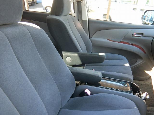 アームレスト付き上質シート