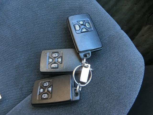 両側電動オートスライドドア開閉機能付きスマートキー