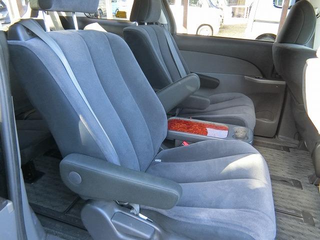 広々２列目キャプテンシート