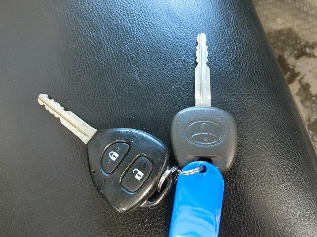 ハイエースバン ロングスーパーGL 4WD 両側スライドドア 5人乗り キーレスキー アルミホイール(14枚目)