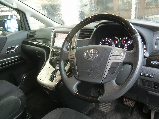 ヴェルファイア ２．４Ｚ　プラチナセレクションＩＩ　タイプゴールド　両側電動オートスライドドア　スマートキー　プッシュスタート　７人乗り　地デジフルセグナビＴＶ　バックカメラ　ビルトインＥＴＣ　ＨＩＤヘッドランプ（9枚目）