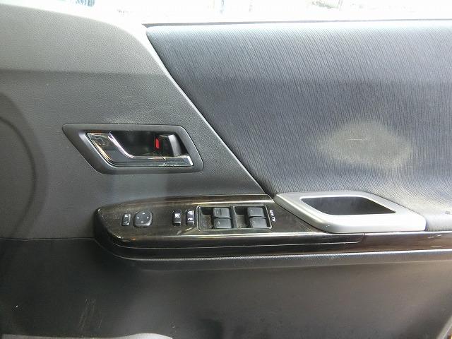 ヴェルファイア ２．４Ｚ　プラチナセレクションＩＩ　タイプゴールド　両側電動オートスライドドア　スマートキー　プッシュスタート　７人乗り　地デジフルセグナビＴＶ　バックカメラ　ビルトインＥＴＣ　ＨＩＤヘッドランプ（23枚目）