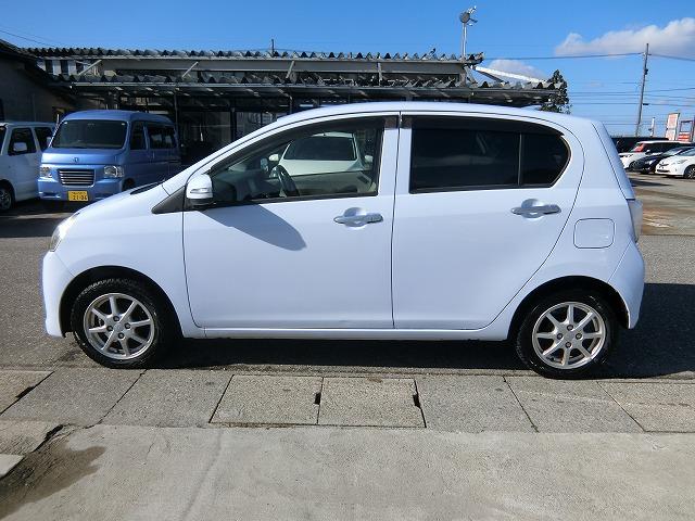 ミライース Ｇ　地デジナビＴＶ　アイドリングストップ　キーレスキー　アルミホイール　横滑り防止　ＡＢＳ　走行４２５２４ＫＭ（3枚目）